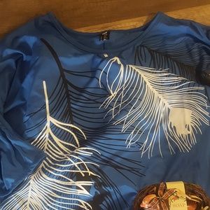 Relipop blue and white feathers with open arms